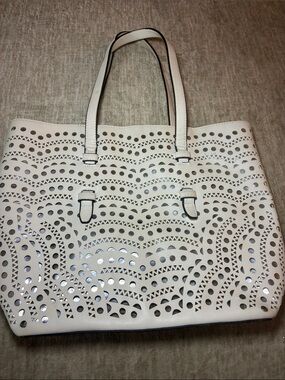 White‎ Laser-Cut Tote Bag - Stylish Everyday Carry